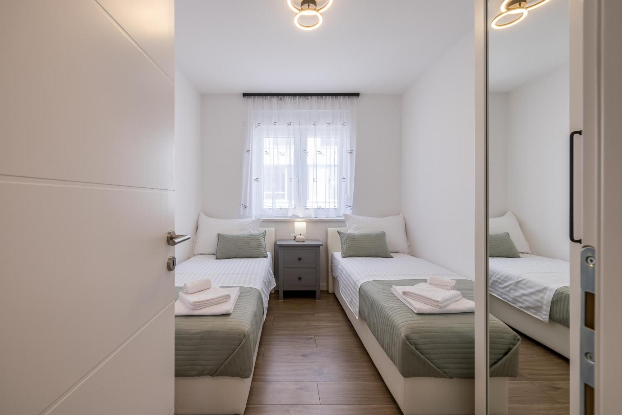 Adriatic Nest, Cozy And Modern Two Bedroom Apartment Kastela Bagian luar foto