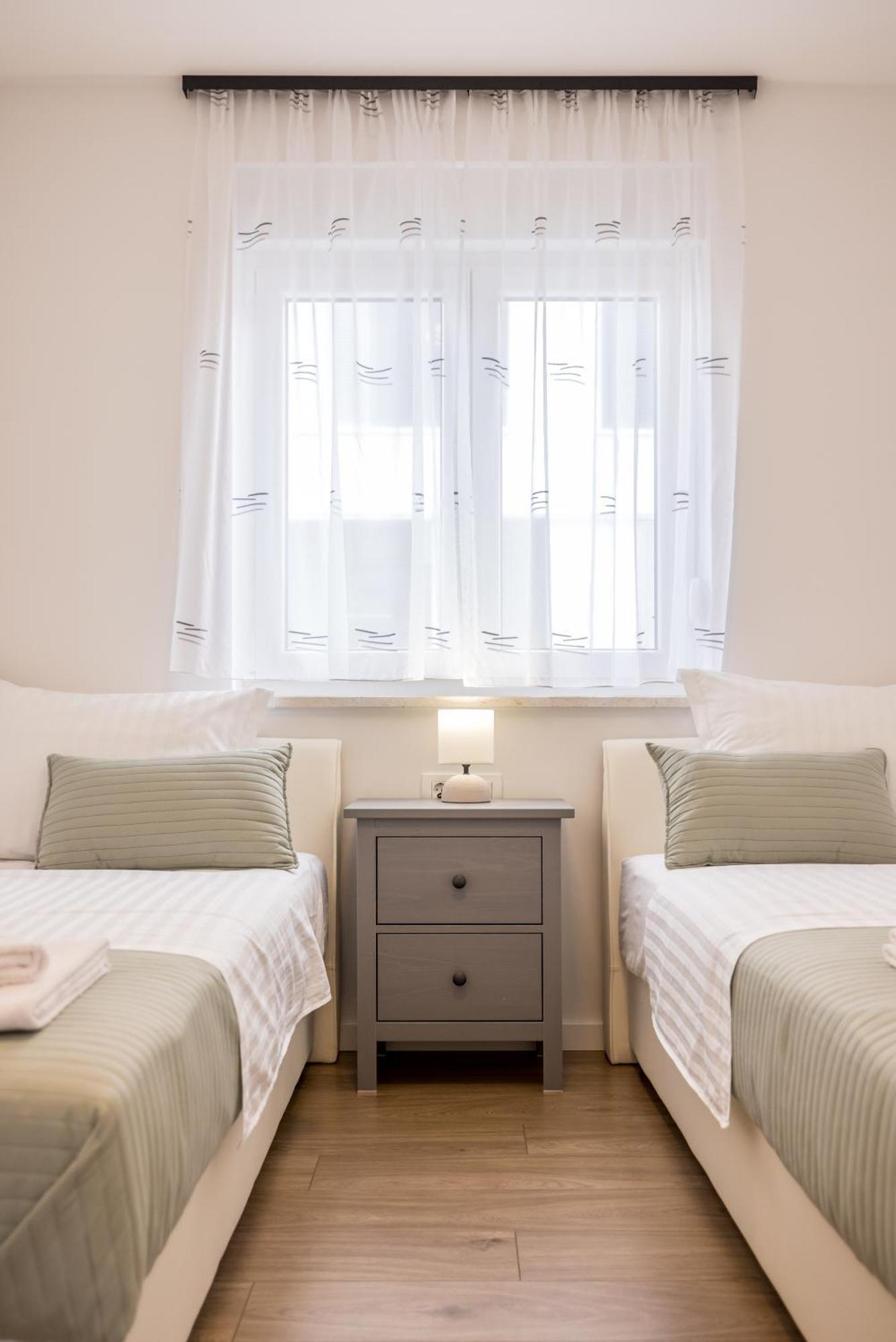 Adriatic Nest, Cozy And Modern Two Bedroom Apartment Kastela Bagian luar foto