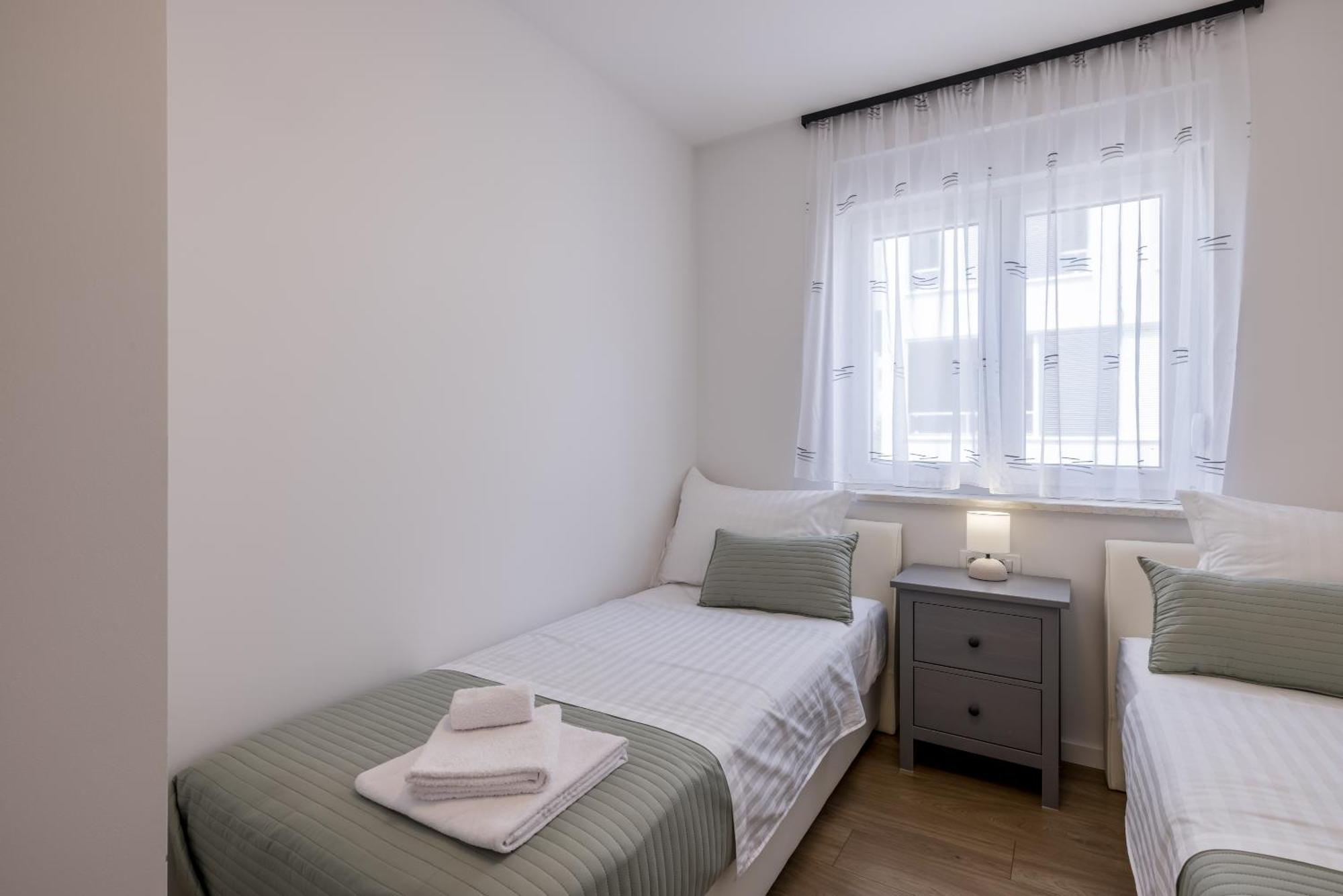 Adriatic Nest, Cozy And Modern Two Bedroom Apartment Kastela Bagian luar foto